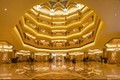 Có gì trong khách sạn 8 sao dát 40 tấn vàng? 