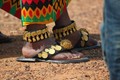 Bộ tộc giàu nhất châu Phi: đến đôi dép lê cũng được đính vàng