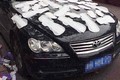 “Hoạn Thư” phá xe bạn trai bằng băng vệ sinh
