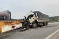 Va chạm kinh hoàng trên cao tốc Cam Lộ - La Sơn, xe tải nát đầu 