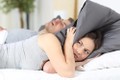 Vợ chồng cơm không lành vì chứng ngáy to khi ngủ