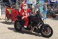 Ông già Noel Việt cưỡi “tuần lộc” Ducati Diavel khủng nhất VN