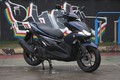 Cầm lái xe tay ga Yamaha NVX “lỗi” tại Việt Nam