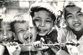 Khoảnh khắc ám ảnh về trẻ em trong chiến tranh VN 