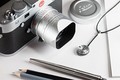 Ngắm phụ kiện thời trang quái lạ, giá cực chát của Leica