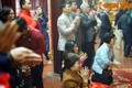 Vì sao người Việt có thói quen “cứ đi lễ là cầu xin thánh thần“? 