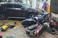 TP HCM: Xe Mercedes tông loạt xe máy, 6 người bị thương nặng