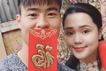 Vợ chồng tuổi Tý Duy Mạnh và Quỳnh Anh chuẩn bị lì xì mừng năm mới 