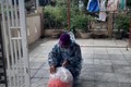 Vợ mất, người cha Quảng Trị vượt 50 km để xin sữa mẹ cho con
