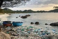 Bãi biển đẹp như Maldives ở vịnh Cam Ranh bị 'nghĩa địa rác' tàn phá