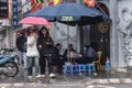 Người dân Thủ đô trong những ngày mưa rét dị thường đầu năm 2024