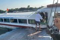 Tàu chở khách va chạm phà trên sông Tiền, 3 người bị thương nặng