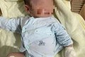 Xót xa bé sơ sinh bị bỏ rơi gần trường học ở Nghệ An