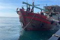 Cứu sống 8 ngư dân Quảng Bình gặp nạn trên biển