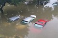 Xót xa cảnh ô tô bạc tỷ ngập dưới nước ở Thái Nguyên