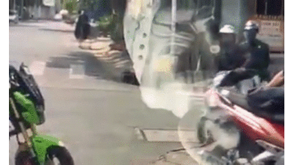 Video: Cướp táo bạo giật túi hot girl đi phân khối lớn giữ phố