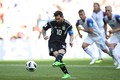 Video: Những pha sút trượt penalty kinh điển của Messi  