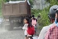  Krông Pắk: Dân “kêu trời” vì xe chở đá băm nát đường dân sinh