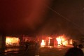 Hàng loạt ki ốt đang cháy nổ dữ dội tại Lai Xá, Hoài Đức