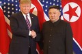 Video: Cái bắt tay giữa Tổng thống Mỹ Donald Trump và Chủ tịch Kim Jong-un