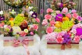 Hoa tươi "ghép đôi" với trái cây bán giá vài triệu đồng vẫn đắt khách