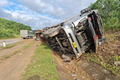 Lật xe đầu kéo trên cao tốc La Sơn - Túy Loan, tài xế tử vong