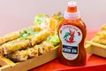 Xếp hàng thưởng thức đặc sặc sản Việt cùng tương ớt Chin-su Sriracha tại Foodex Nhật Bản 2024