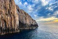 Vẻ đẹp hùng vĩ của bãi Đá Vách Vĩnh Hy