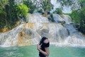 Hè về, lên Hòa Bình tắm thác Trăng mát rượi 