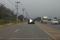 Video: Xe máy bùng cháy dữ dội, 2 thầy trò thoát chết