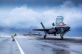 Tiêm kích F-35B trên tàu sân bay Anh rơi ở Địa Trung Hải