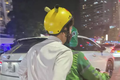 'Tóm gọn' cảnh Ngô Kiến Huy đi xe ôm, mũ Pikachu nổi nhất phố