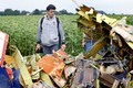 Tổng thống Ukraine lệnh ngừng bắn 40km quanh hiện trường MH17