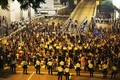 Người biểu tình Hồng Kông “lồng lộn” vì cảnh sát đánh người
