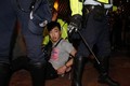 Người biểu tình Hồng Kông đụng độ với cảnh sát