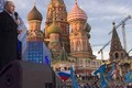 Tổng thống Putin tái xuất, hát mừng Crimea sáp nhập