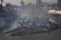 Chùm ảnh lễ hỏa táng nạn nhân động đất Nepal