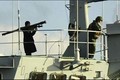Binh sĩ Nga vác tên lửa trên tàu chiến qua vùng biển TNK