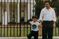 Những bức ảnh hiếm về trùm ma túy Escobar