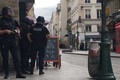 Cận cảnh lực lượng chống khủng bố Pháp tác nghiệp
