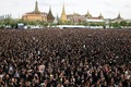 Ảnh: 150.000 dân Thái Lan hát tưởng nhớ cố Nhà vua