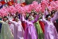 Hình ảnh dân Triều Tiên hào hứng tham gia diễu, duyệt binh