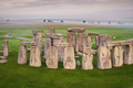 Những tảng đá ở di tích Stonehenge được dựng lên với mục đích gì?