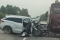 Xe con nát đầu sau cú tông xe khách trên cao tốc