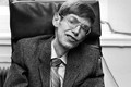 Video: Bí ẩn chiếc bảng đen đầy nét vẽ nguệch ngoạc của Stephen Hawking