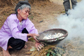 “Đất hun khói”, món ăn độc lạ và hiếm của Việt Nam