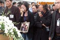 Người thân khóc nức nở đón thi hài 3 mẹ con vụ MH17