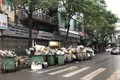 30 Tết, hè phố Hà Nội ngập ngụa trong rác
