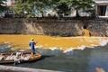 Kinh hãi nhìn nước thải xả ra sông ở Hà Nội