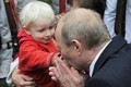 Những khoảnh khắc thân thiện của Tổng thống Nga Putin với trẻ em